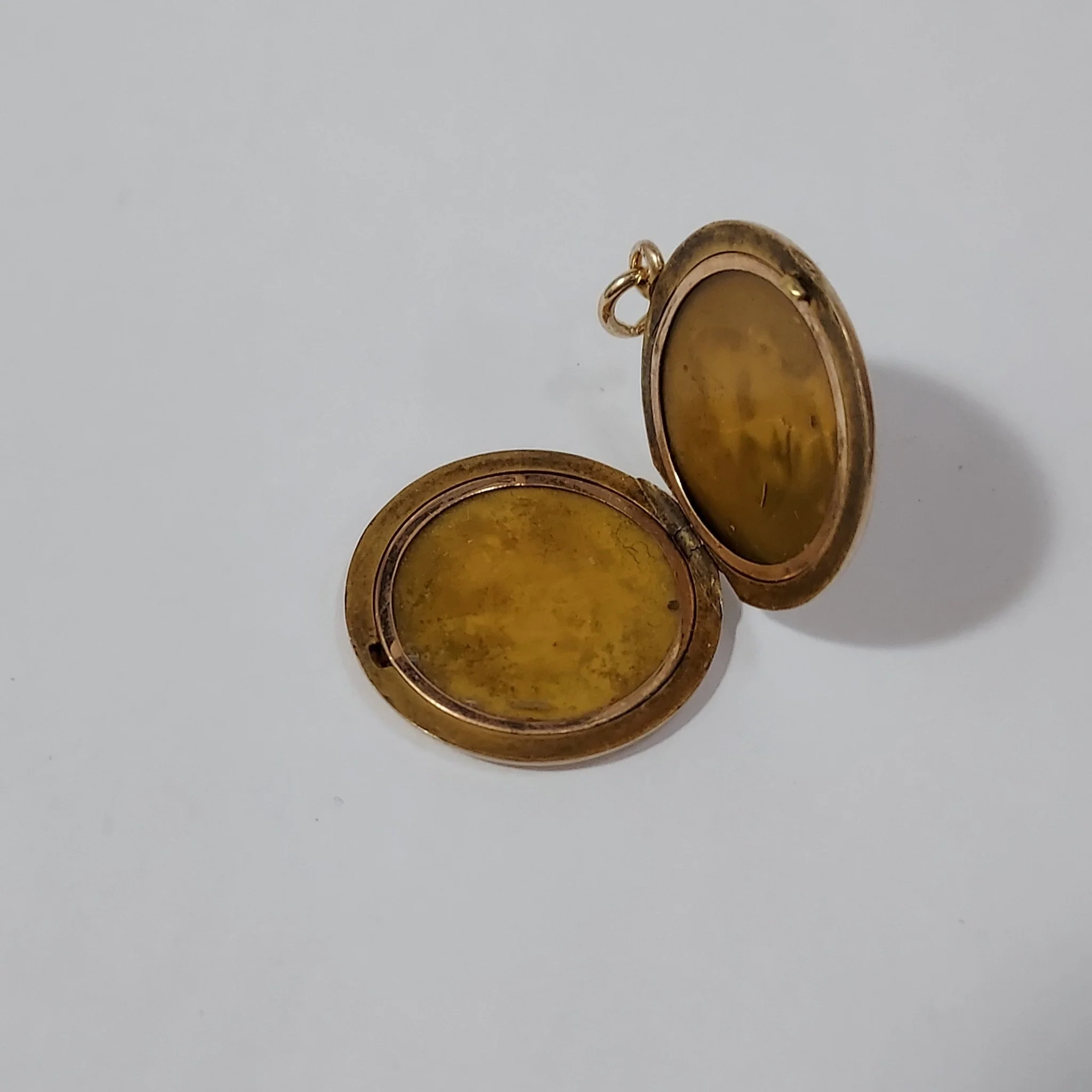 10K Gold Locket - Image 4