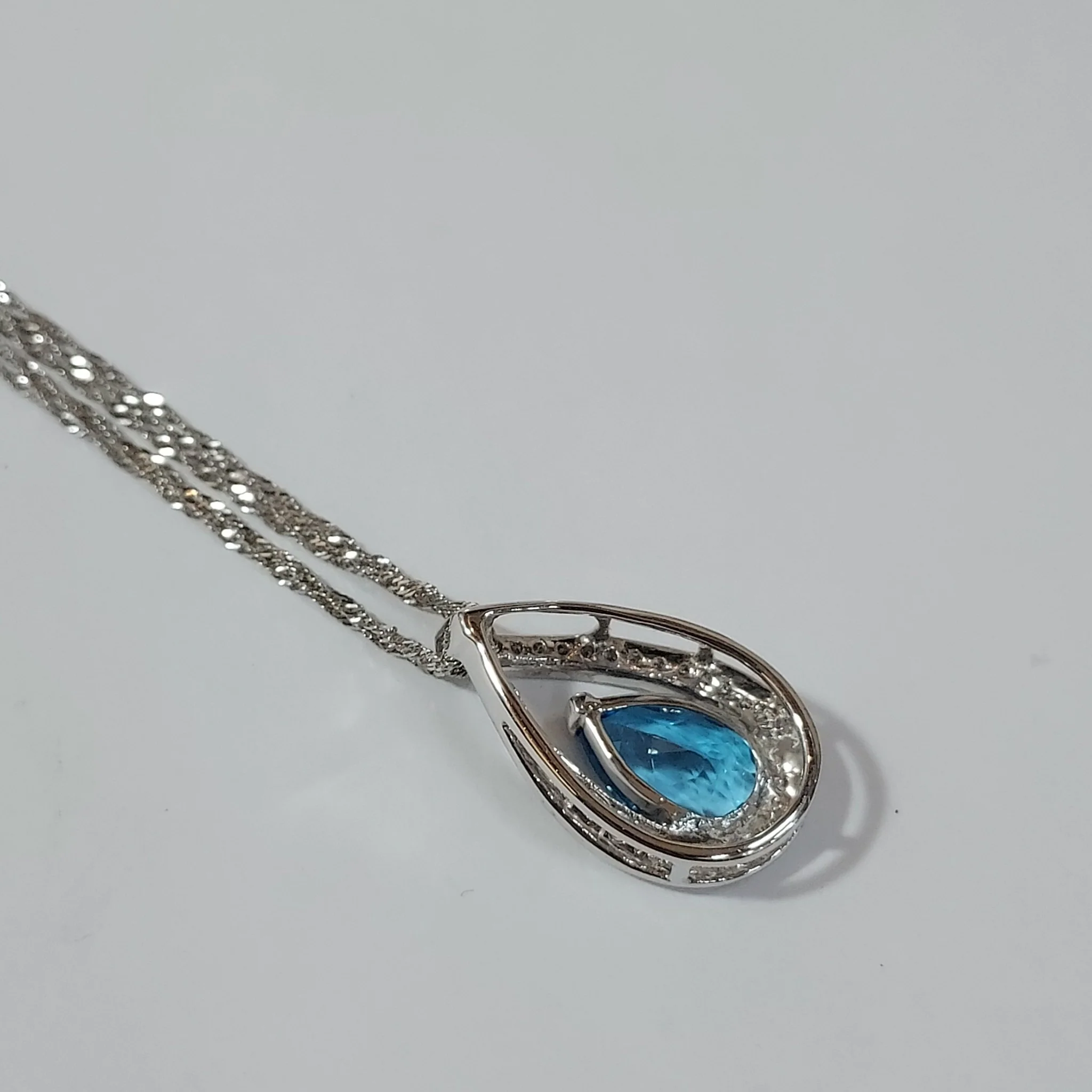 14K Gold Diamond & Topaz Necklace - Image 5