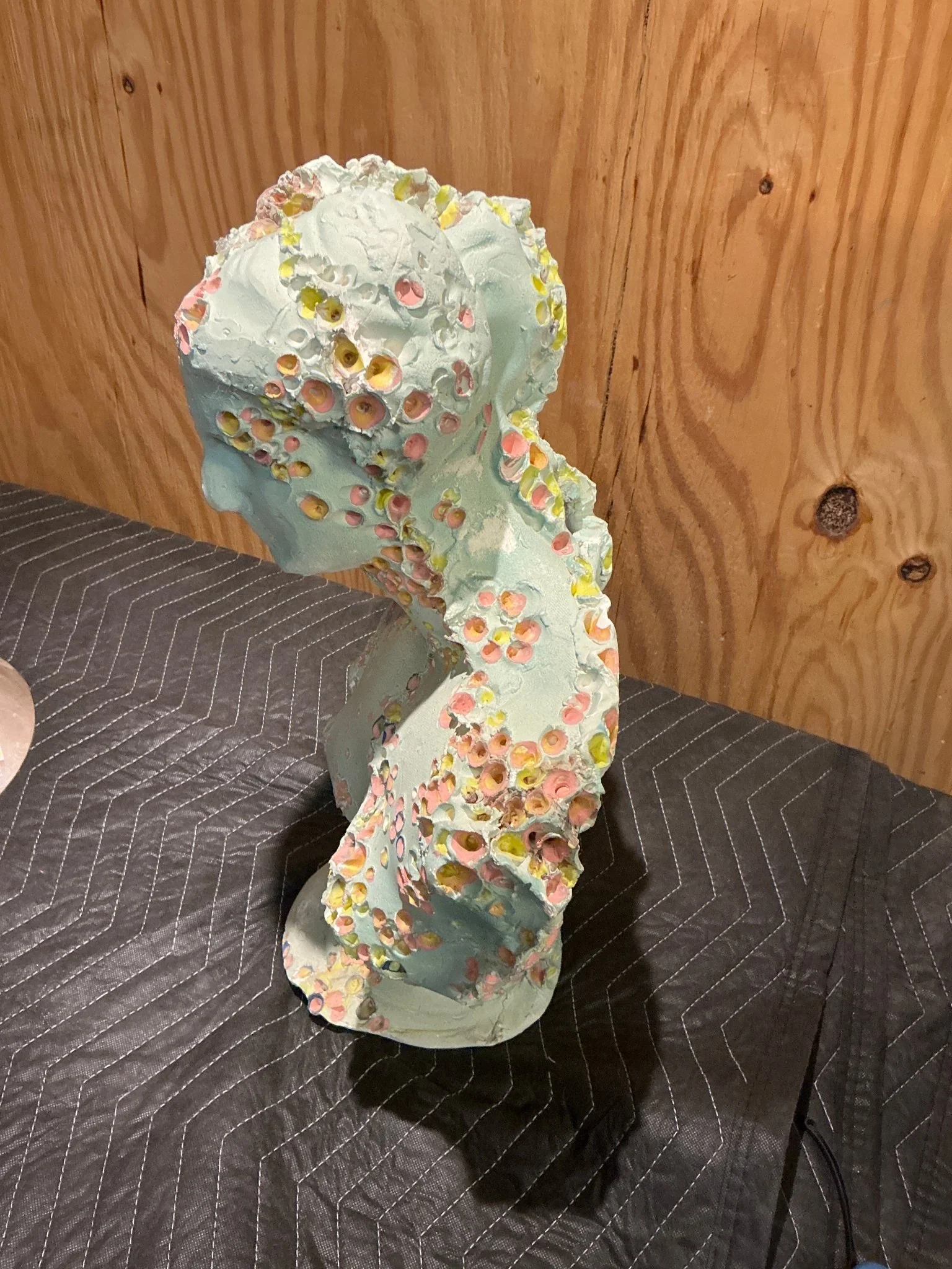 Modern ceramic sculpture - Image 3