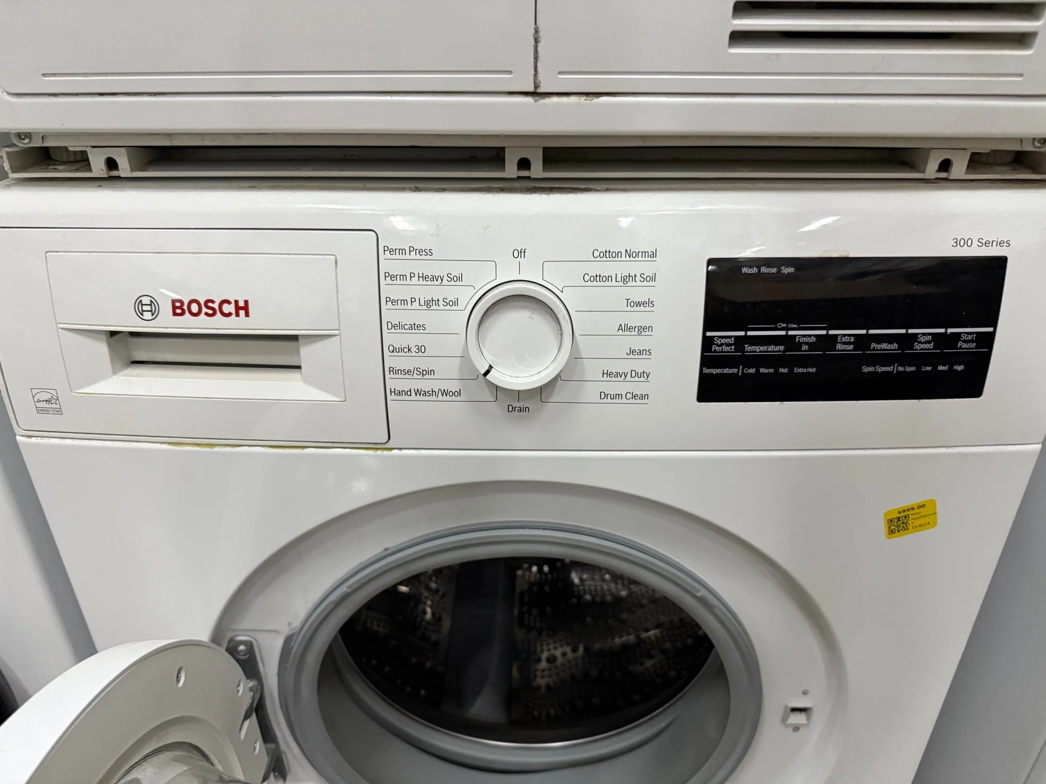 Bosch Axxis Dryer + 300 Series washer - Image 3